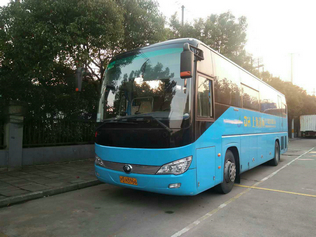 大(dà)巴車(chē)