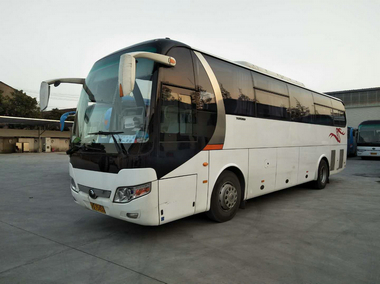 大(dà)巴車(chē)